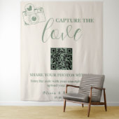 Tenture Mariage Vert Sauge | Capturez l'Amour Code QR (En situation)