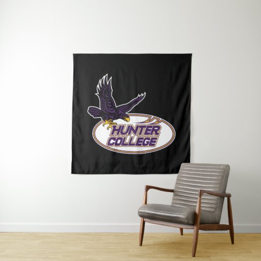 Tenture Mascotte des Hawks de Hunter College (En situation)