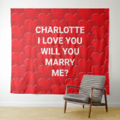 Tenture Me demanderas-tu en mariage cœurs rouges texte per (En situation (horizontale))