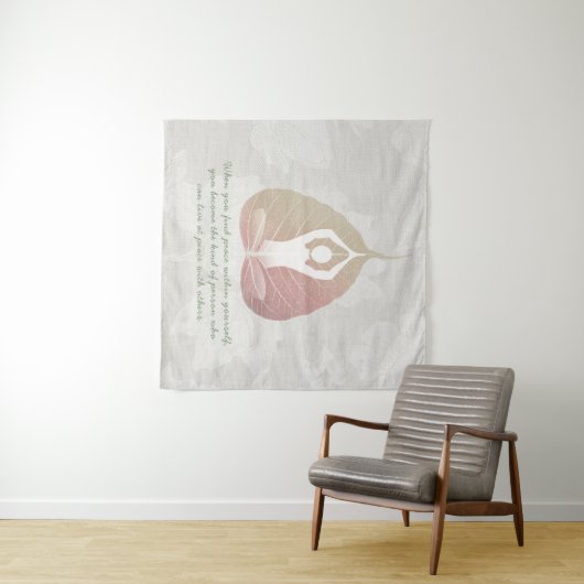 Tenture Méditation de l'instructeur de yoga Pose Bodhi Lea (En situation (horizontale))