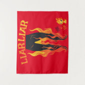 Tenture Menteur, menteur, Pant est en feu (Devant)