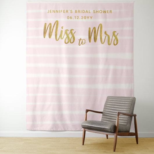 Tenture Miss Mme Pink Stripes Boho Chic Bridal Backdrop (En situation)
