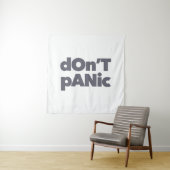 Tenture Modern, simple, bold cool graphic of Don't Panic (En situation)