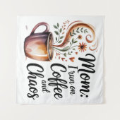 Tenture Mom I Run On Coffee And Chaos (Devant (Horizontal))