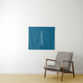 Tenture Monogramme élégant | Bleu océan (En situation (horizontale))