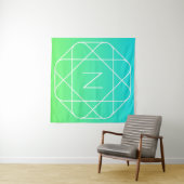 Tenture Monogramme Géométrique Cool | Dégradé Bleu & Vert (En situation (horizontale))