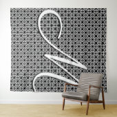 Tenture Monogramme initial géométrique noir et blanc (En situation (horizontale))