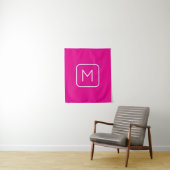 Tenture Monogramme Initial Simple & Moderne | Rose & Blanc (En situation)