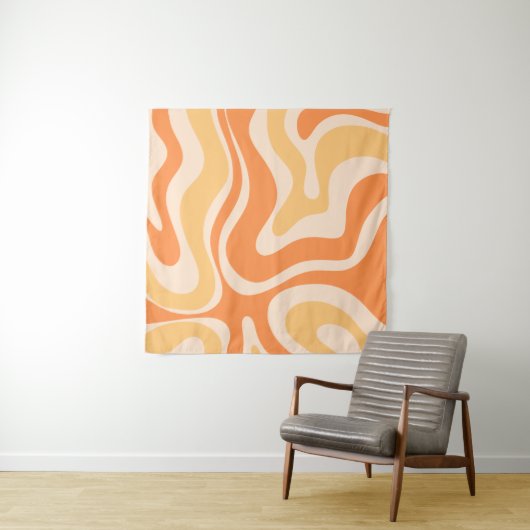 Tenture Motif Abstrait Retro Liquid Swirl dans Soft Orange (En situation (horizontale))