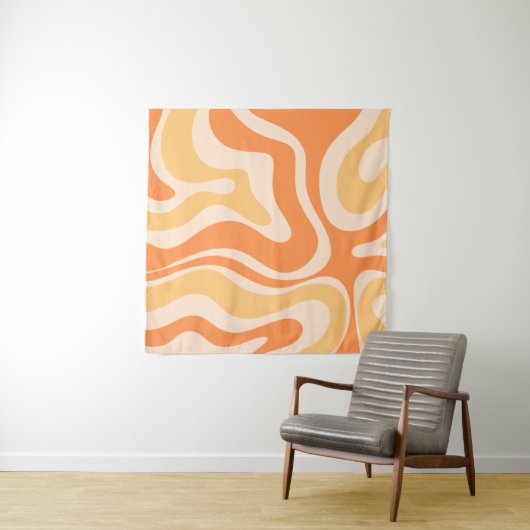 Tenture Motif Abstrait Retro Liquid Swirl dans Soft Orange (En situation)