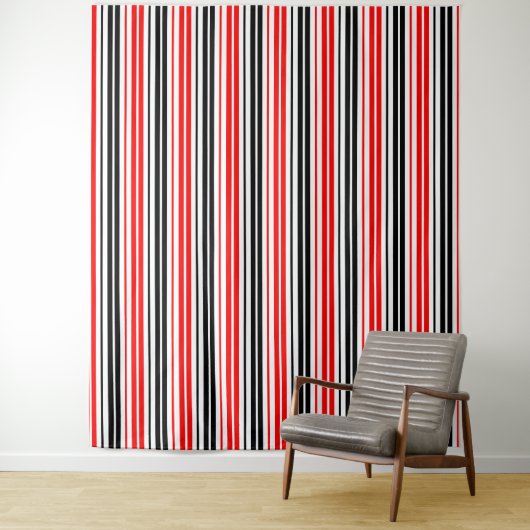 Tenture Motif de rayures rouges noires et blanches (En situation)