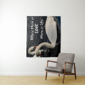 Tenture Murale Deux cygnes sur le lac (En situation)