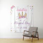 Tenture Murale Fond de photomaton d'anniversaire Licorne Magique (En situation)