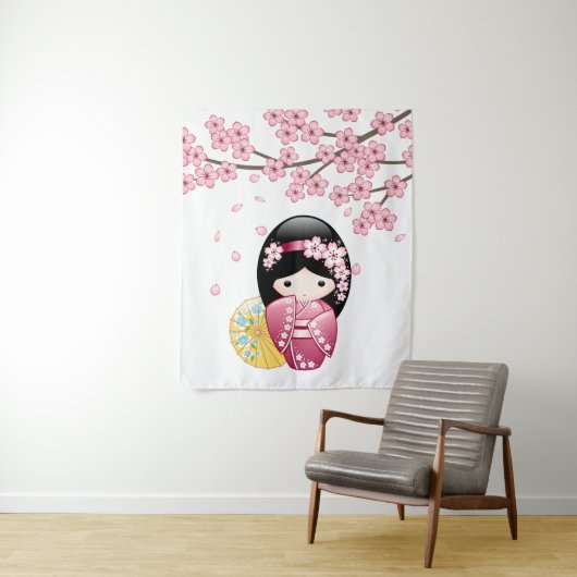 Tenture Murale Poupée Kokeshi Printemps - Cute Japonaise Geisha G (En situation)