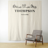 Tenture Natural White | Mr and Mrs Elegant Simple Backdrop (En situation)