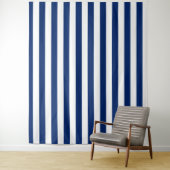 Tenture Navy Blue with Classic White Stripe Pattern (En situation)