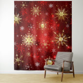 Tenture Noël Golden Snowflakes sur Arrière - plan rouge (En situation)