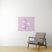 Tenture Nom de script & monogramme | Magenta & Violet clai (En situation (horizontale))