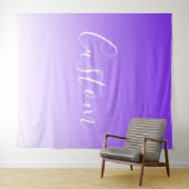 Tenture Nom du script curatif et Ombre violet clair modifi (En situation (horizontale))
