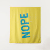 Tenture NOPE - Typographie en bleu et jaune (Devant)