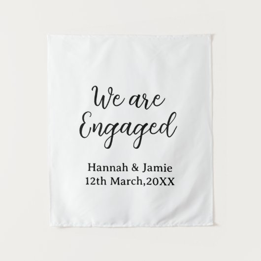 Tenture Nous sommes fiancés nom date calligraphiestylée (Devant)