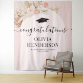 Tenture Obtention de diplôme avec herbe de Pampas rose (En situation)