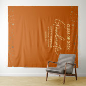 Tenture Orange Gold Class of 2024 backdrop Graduation (En situation (horizontale))