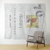 Tenture Pailleté de photo argentée pour un 70e anniversair (En situation (horizontale))