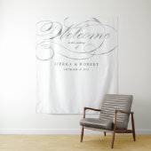 Tenture Panneau de bienvenue de mariage écriture argentée (En situation)