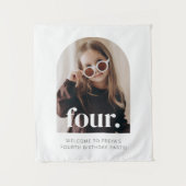 Tenture Panneau de bienvenue pour 4ème anniversaire avec q (Devant)