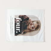 Tenture Panneau de bienvenue pour 4ème anniversaire avec q (Devant (Horizontal))