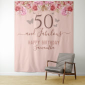Tenture Papillons floraux rose joyeux 50e anniversaire (En situation)