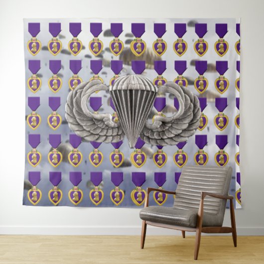 Tenture PARACHUTES, PURPLE HEART et AILES D'AIRPORTÉES (En situation (horizontale))