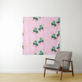 Tenture Patins à rouleaux rétrogrades : motif rose. (En situation)