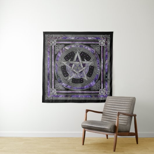 Tenture Pentagramme Triskelion Amethyst Moon (En situation)