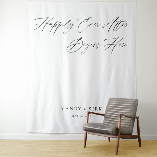 Tenture Personalized Happily Ever After Wedding Backdrop (En situation)