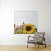 Tenture Personne tenant du tournesol (En situation)