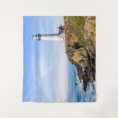 Tenture Phare sur colline ciel bleu maison blanche océan (Devant)