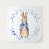 Tenture Pierre le lapin tenant un papillon bleu (Devant)
