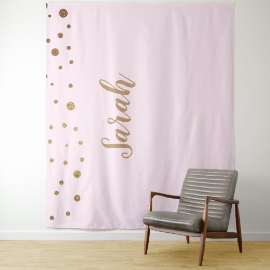 Tenture Pink Gold Elegant Simple Script Cake Nom de table (En situation)