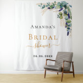 Tenture Pluie de mariage eucalyptus verdure monogramme or (En situation)