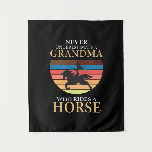 Tenture Poison d'Equestrian | Never Underestimate A Grandm (Devant)