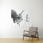 Tenture Portrait de vache Highland premier monogramme noir (En situation (horizontale))