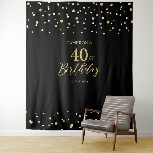 Tenture Quarante | Gold & Black 40th Birthday Party Backdr (En situation)