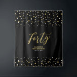 Tenture Quarante | Gold & Black 40th Birthday Party Backdr<br><div class="desc">Cette tapisserie moderne est parfaite pour une soirée de 40ème anniversaire chic dans les tons noir et or. Vos invités apprécieront de prendre une photo avec cette toile de fond sophistiquée de fête et de se souvenir de votre journée spéciale. Le design comprend une typographie dorée " Quarante " et...</div>