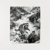 Tenture Raccoon Stream Tapestry | Forest Wildlife Art  (Devant)