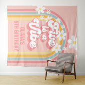 Tenture Rainbow Retro Five est une Vibe Groovy 5ème Annive (En situation (horizontale))
