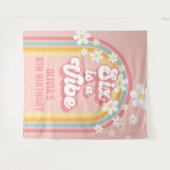 Tenture Rainbow Retro Six est une ambiance Groovy 6e anniv (Devant (Horizontal))