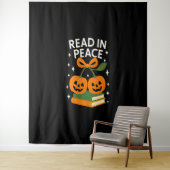Tenture Read in Peace Funny Halloween Book (En situation)
