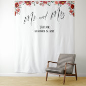 Tenture Red Floral Mr et Mrs. Photo Backdrop (En situation)
